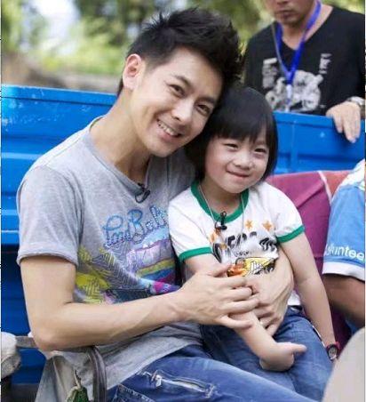 最新爆料男明星有孩子了,某男明星喜当爹，神秘宝宝身份引热议